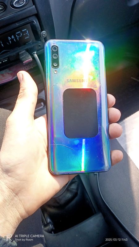 Samsung A50 sotiladi Samsung A50 sotiladi