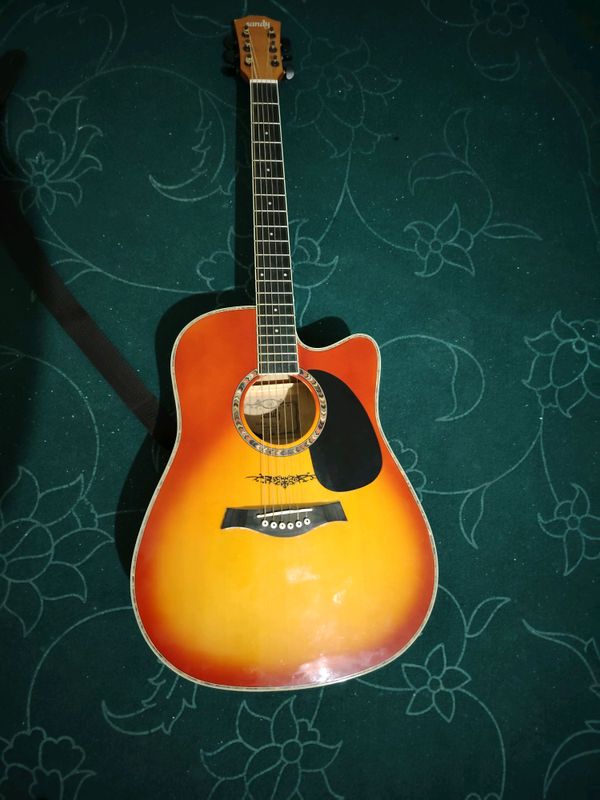 elektro akustik gitara sotiladi.41 elektro akustik gitara sotiladi.41