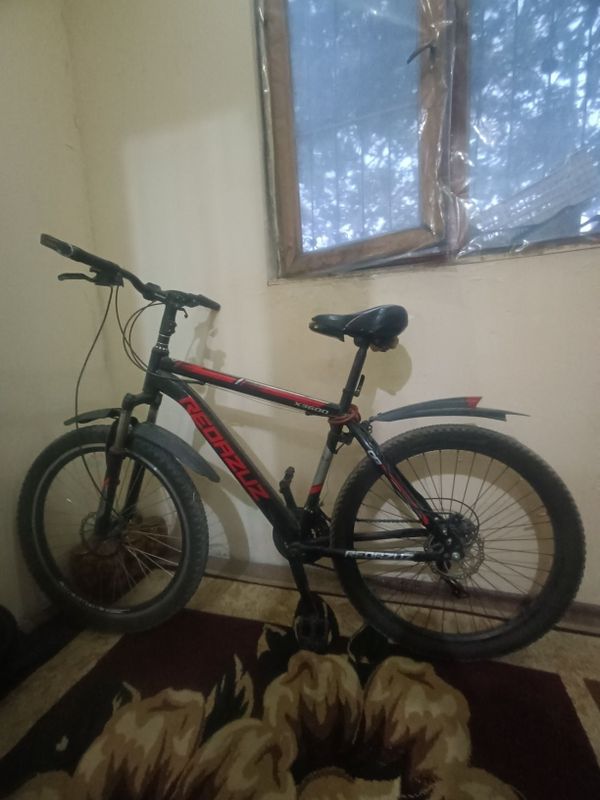Velosiped holati zoʻr. aybi yoʻq Velosiped holati zoʻr. aybi yoʻq