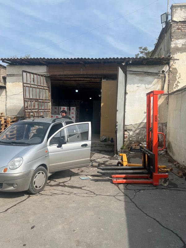 Склад (omborxona) 140m2 (~7x20) 3.20sm mo’ljal: Farg’ona sh. 1-maktab Склад (omborxona) 140m2 (~7x20) 3.20sm mo’ljal: Farg’ona sh. 1-maktab