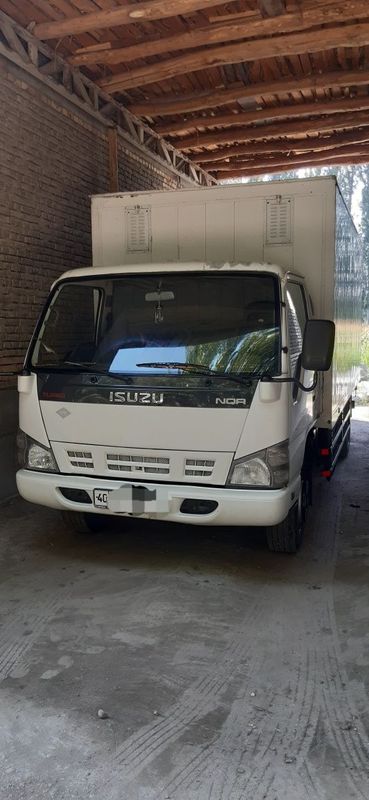 Isuzu NQR sotiladi Isuzu NQR sotiladi