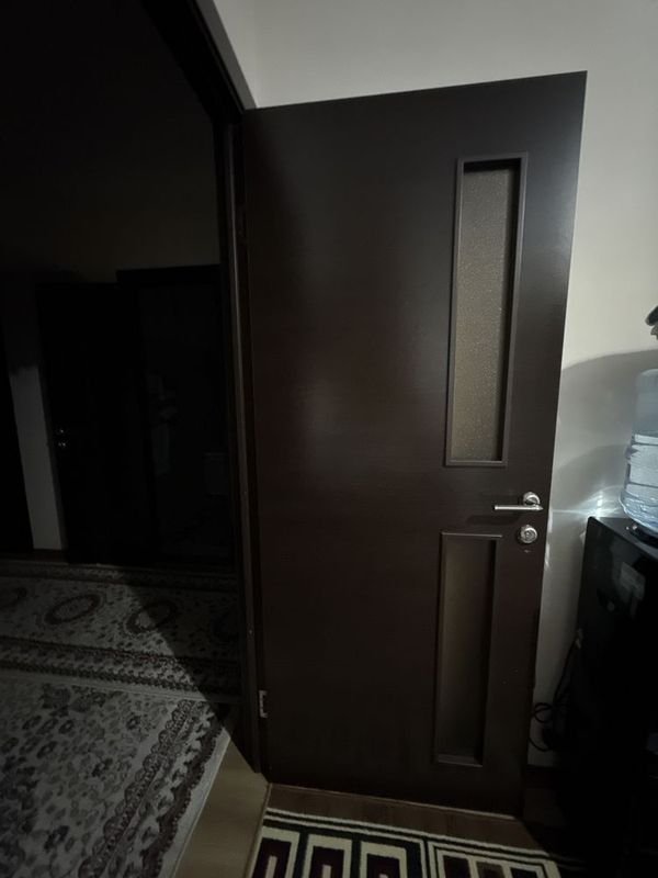 Двери 5 штук б/у Двери 5 штук б/у