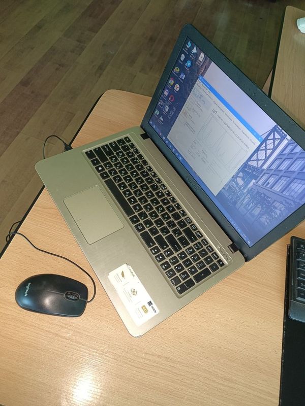 ASUS NOUTBUK sotiladi 1 mln ASUS NOUTBUK sotiladi 1 mln