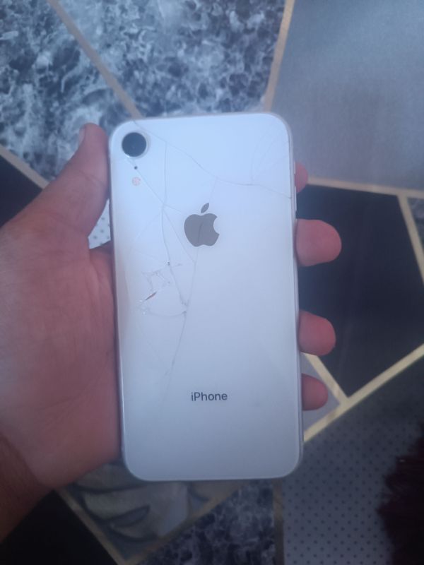 iphone XR 128gb yomkis 100 us aybi batareya uchgan iphone XR 128gb yomkis 100 us aybi batareya uchgan