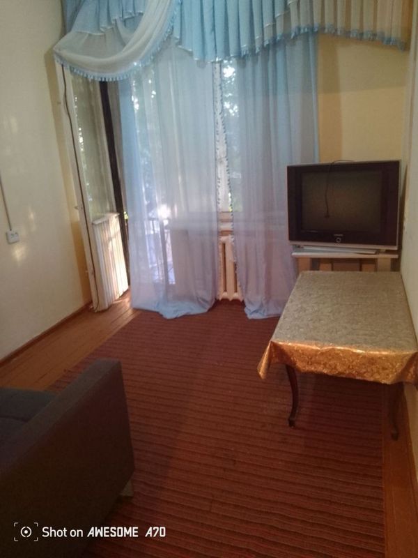 Bodomzor 1 xonali kvartira studentlagayam beriladi