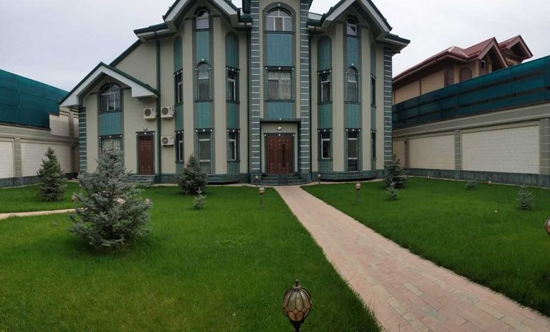 Сдается в аренду ЕВРОДОМ, М. горький. 12 сот, 700 м2 Сдается в аренду ЕВРОДОМ, М. горький. 12 сот, 700 м2