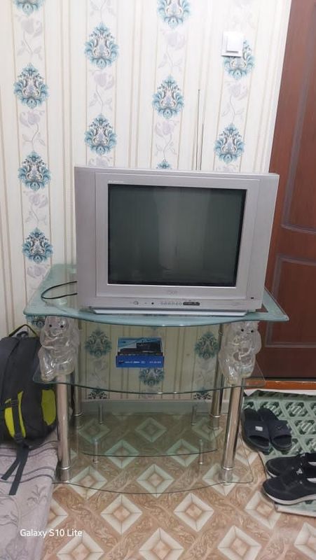 Televizor bar kelisiml +stolii Televizor bar kelisiml +stolii