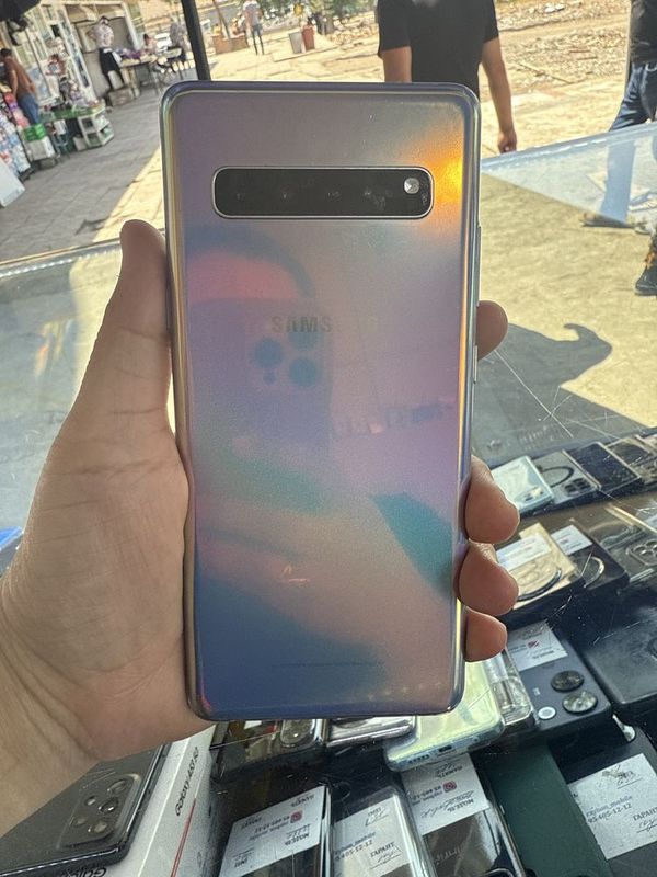 Samsung S10 ideal holatda xich qanaqa aybi yo’
