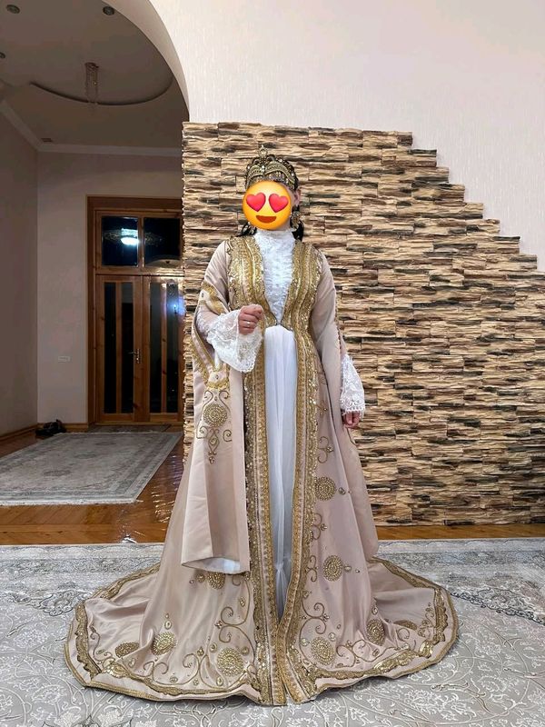 Национальный ансамбль, чапан ,наряд для невест Национальный ансамбль, чапан ,наряд для невест