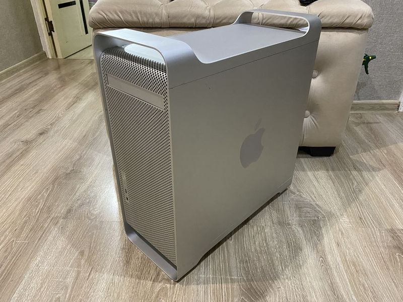 * кейс от Apple Mac Pro