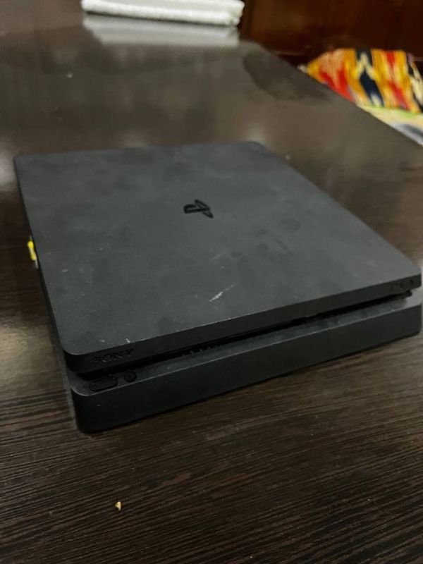 Sony PlayStation 4 Slim 1 tb, 2 ta pult bilan