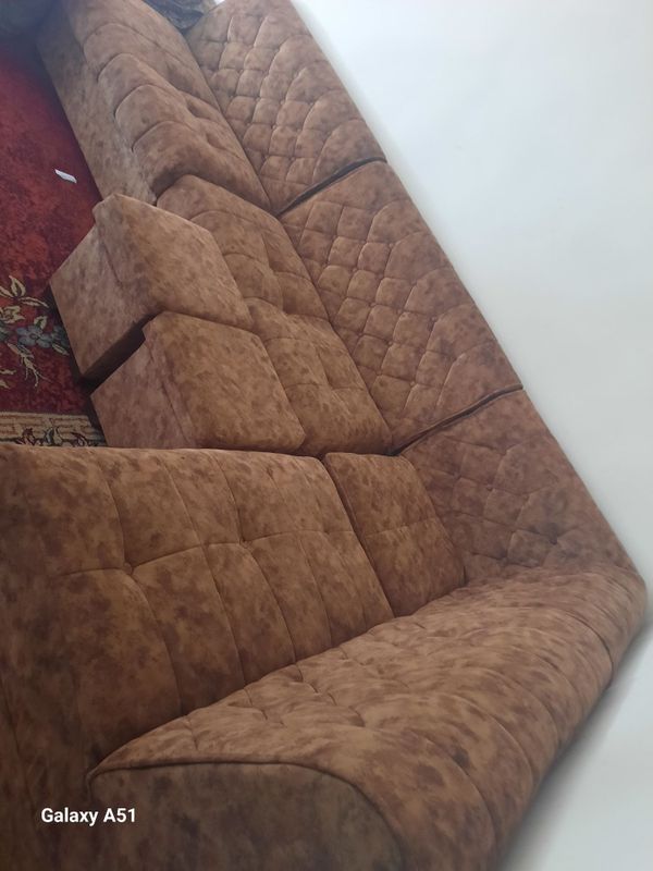 Divan ugalok va kuxniy garnitur sotiladi sifati yangi yaxshi ishlatilg