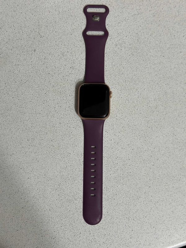 Продаётся Apple Watch 5 40 mm gold