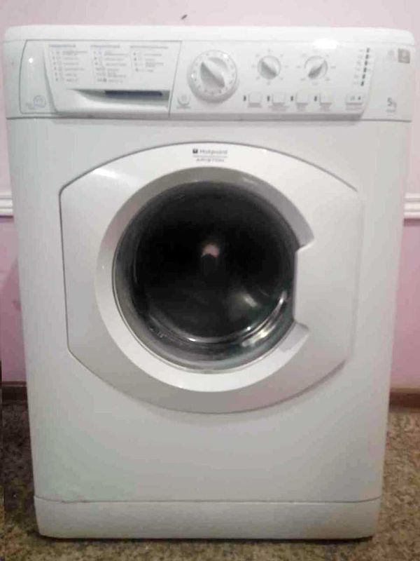 Стиральные машина Hotpoint ariston(5 kg) Б/У