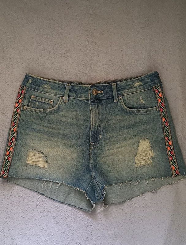 Продам новые шорты H&M Продам новые шорты H&M