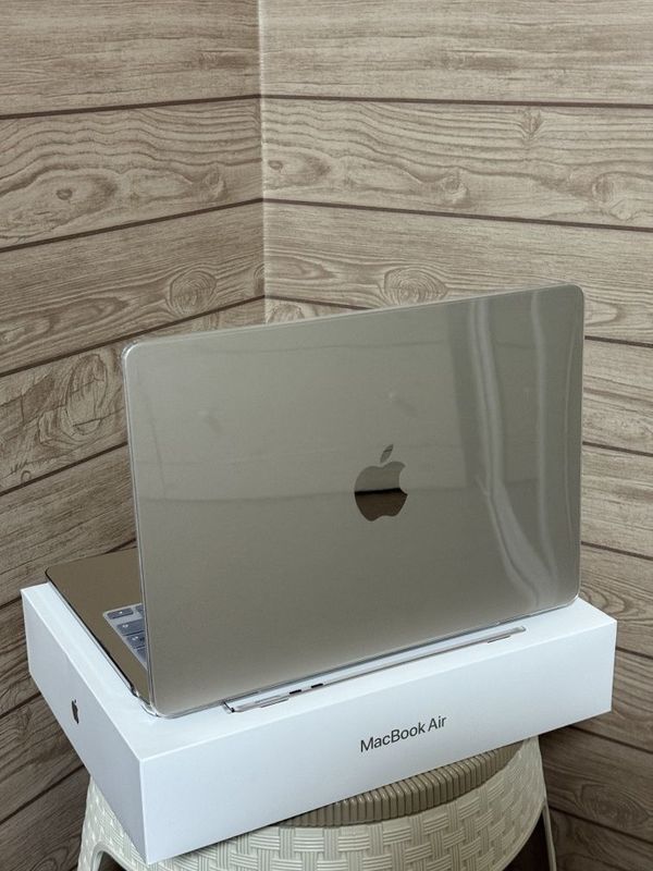 MacBook sotiladi MacBook sotiladi