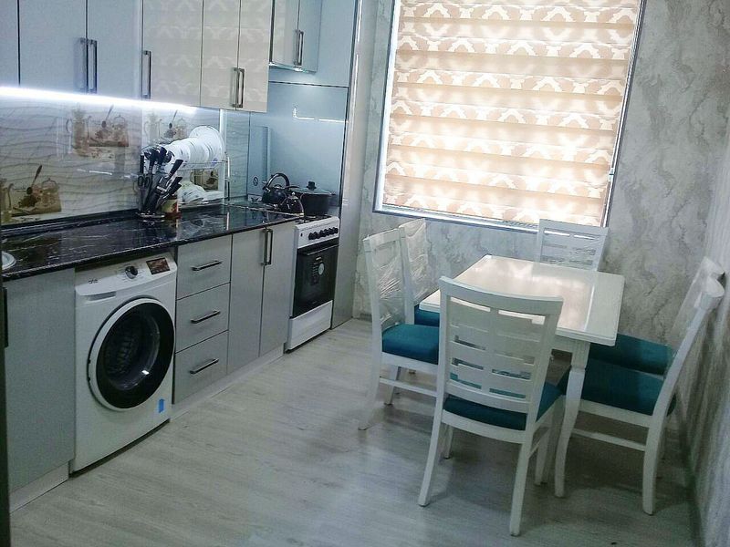 Shahriston metrosi yaqinida kvartira bor bezmakler ijaraga beriladi