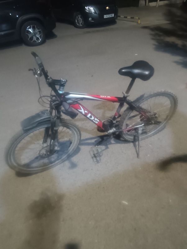 Velosiped sotiladi yurib turgan ,oldin kuryerlikka minilgan , velik Velosiped sotiladi yurib turgan ,oldin kuryerlikka minilgan , velik