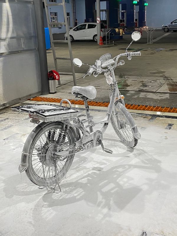Elektroskuter veliqib ham haydasa boladi Elektroskuter veliqib ham haydasa boladi