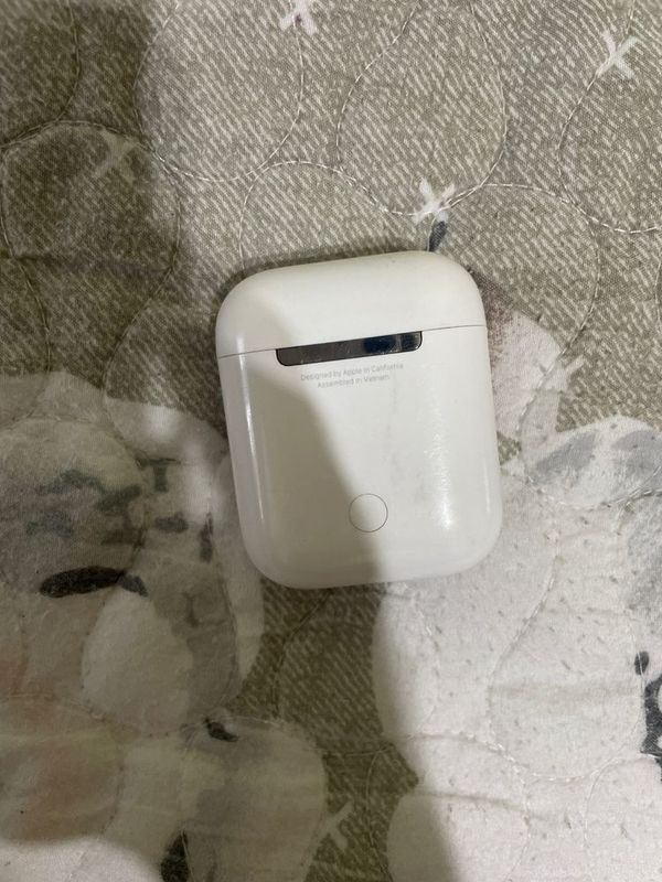 Airpods 2.1 original левый и кейс Airpods 2.1 original левый и кейс