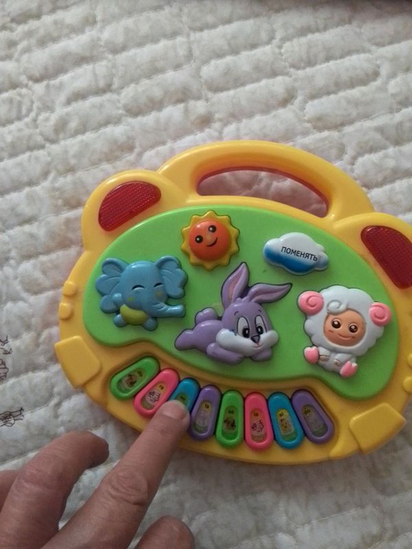 Продам музыкальную игрушку Продам музыкальную игрушку