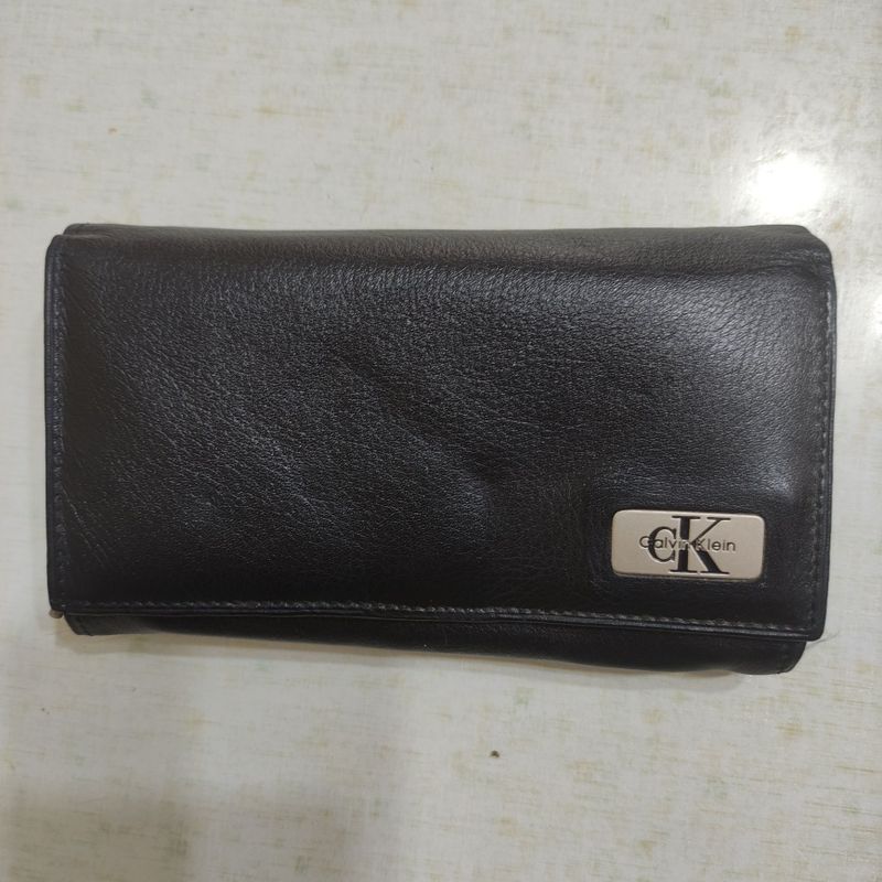 Кошелёк продаю чёрный фирмы Calvin Klein