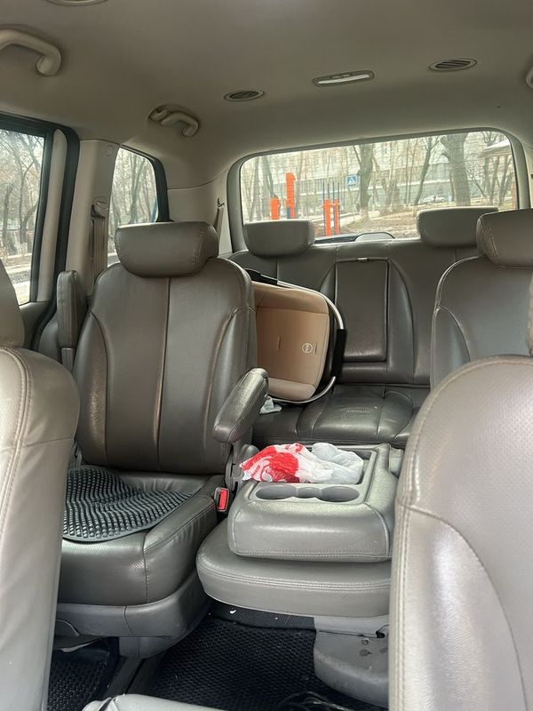 продам kia carnival 2
