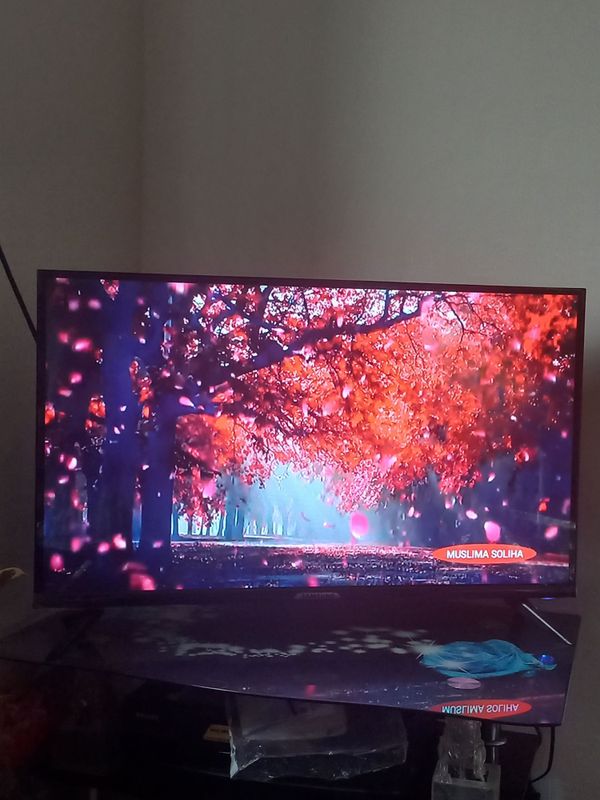 Samsung Telvizor 32 lik Smart Andiroyit yangi Samsung Telvizor 32 lik Smart Andiroyit yangi