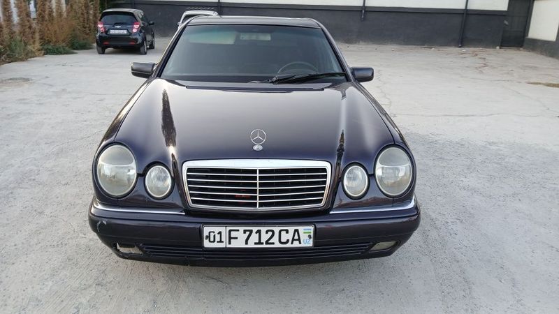 Mercedes-Benz W210