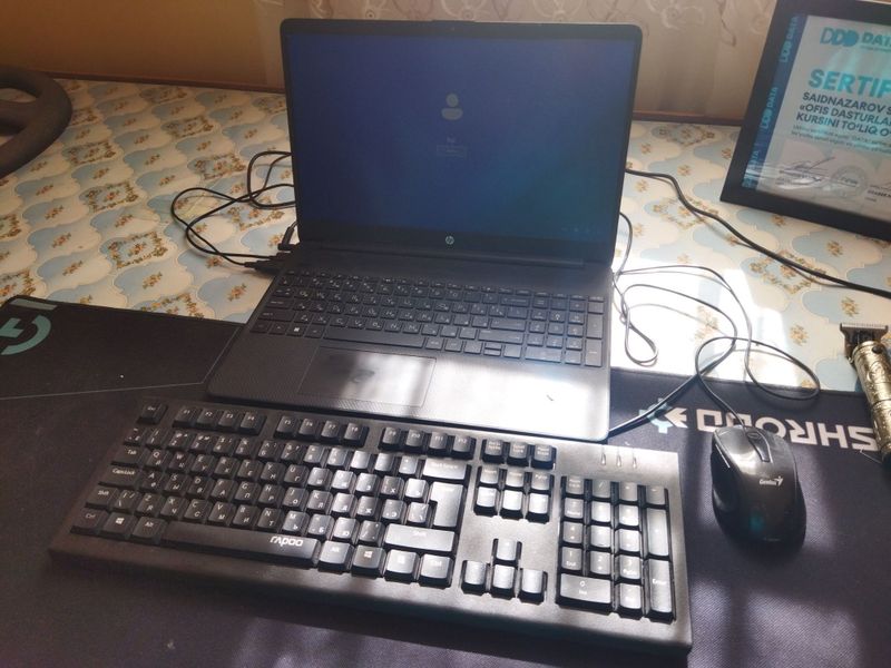 Notebook sotiladi Notebook sotiladi