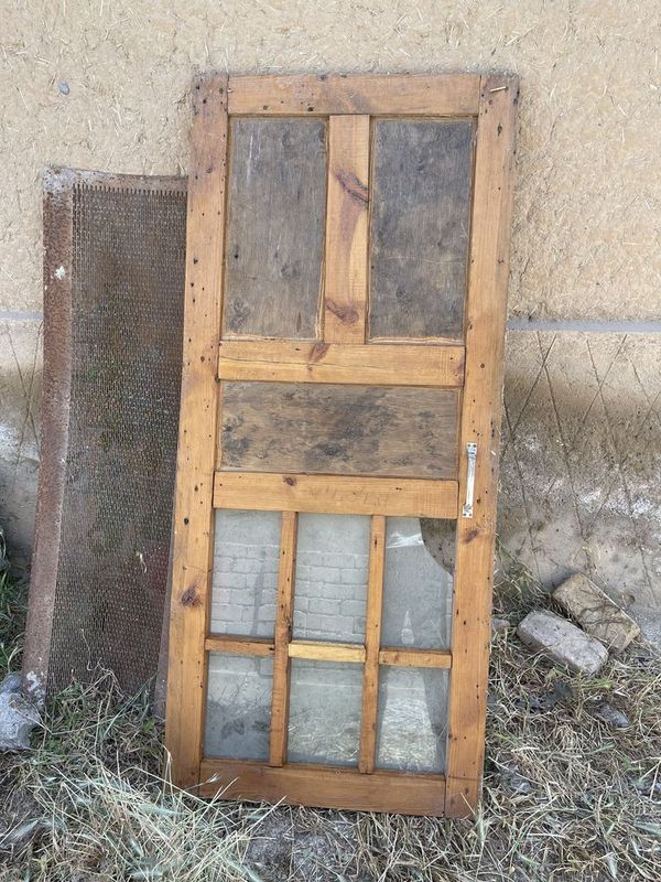 Eshik va derazalar Eshik va derazalar