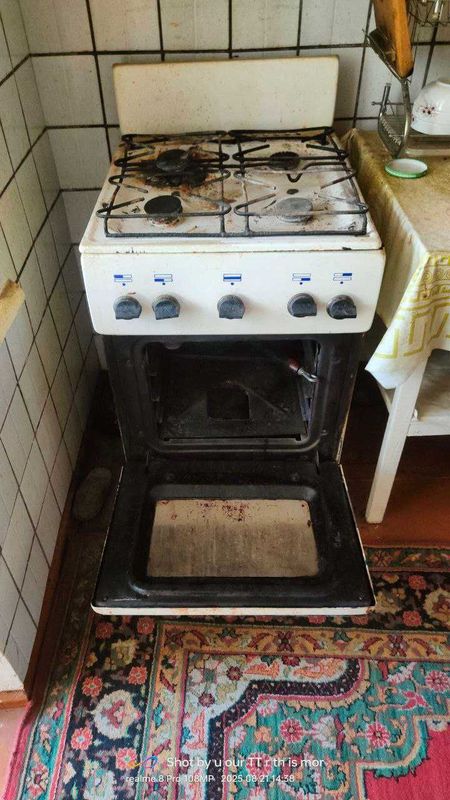 Продам газ плиту