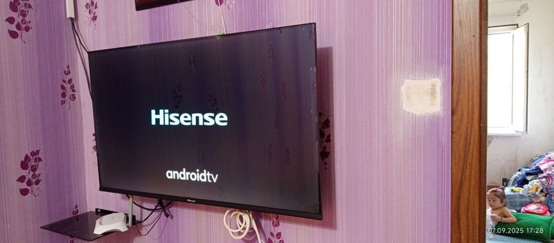 Smart Android golosiviy 2K tv Hisense 43 dyumli bez ramka