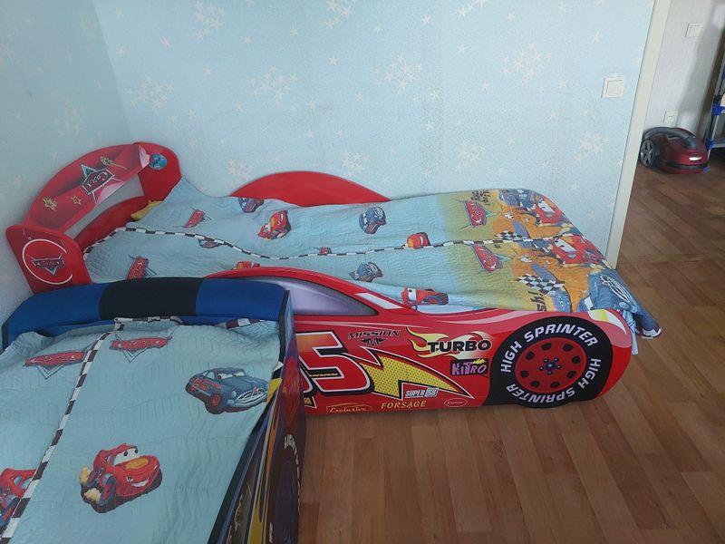 Продам две детские кровати Продам две детские кровати