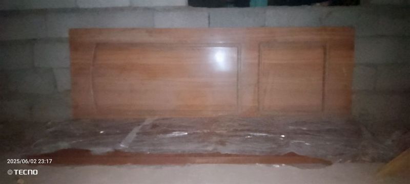 eshik yangi ishlatilmagan faqat karopkasu yoq eshik yangi ishlatilmagan faqat karopkasu yoq