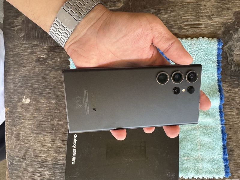 samsung s23 ultra 12.256g hotira karopka dak bor oqip tel qlila