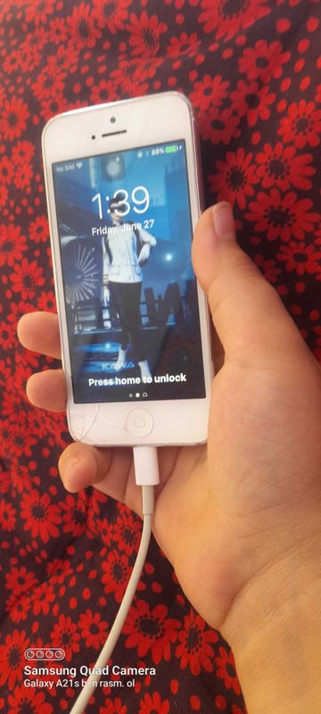 IPHONE 5 32 HOTRA AYBI EKRAN CHETI SINGA keleshamiza yomkis 77 narxi IPHONE 5 32 HOTRA AYBI EKRAN CHETI SINGA keleshamiza yomkis 77 narxi