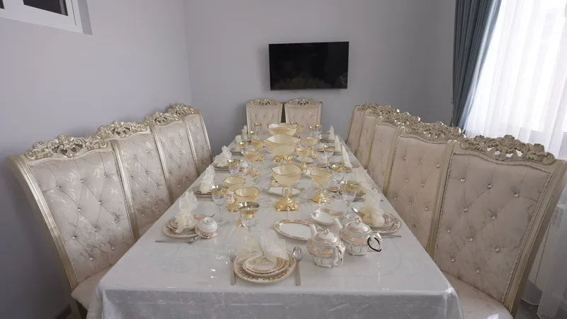 Стол и стулья Стол и стулья