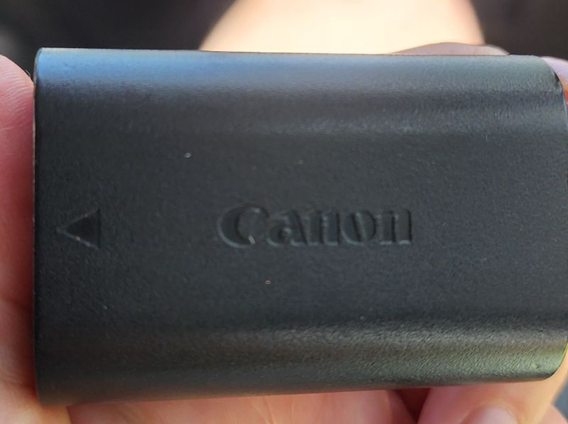 Продается батарейка Canon Продается батарейка Canon
