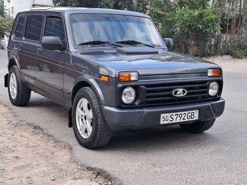 Нива урбан 5 эшикли 2019 сотилади, тоза, 1 кул. Нива урбан 5 эшикли 2019 сотилади, тоза, 1 кул.