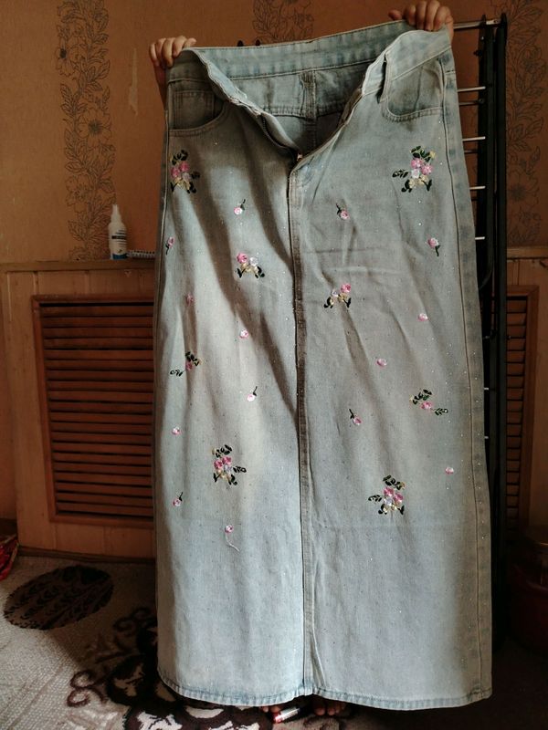 jensi yupka sotiladi 2 marta kiyilgan holos xl jensi yupka sotiladi 2 marta kiyilgan holos xl