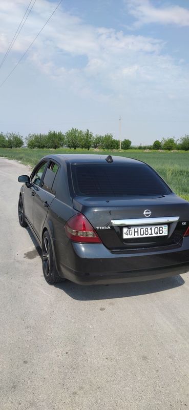 Nissan Tiida sotiladi qora Nissan Tiida sotiladi qora