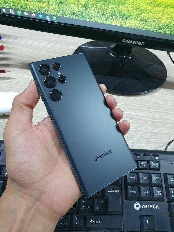 Обменяю Samsung S22 Ultra 12/256
