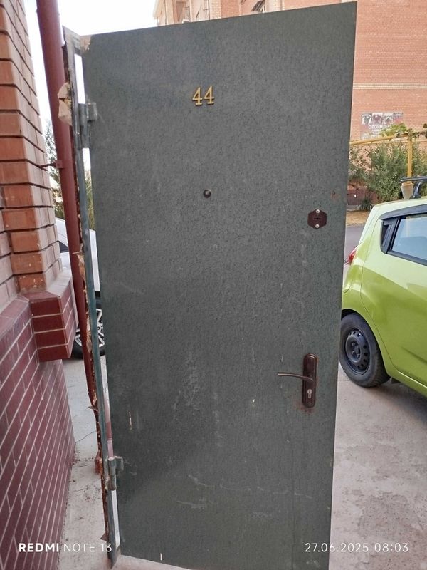 Продается железная двер Эшик сотилади