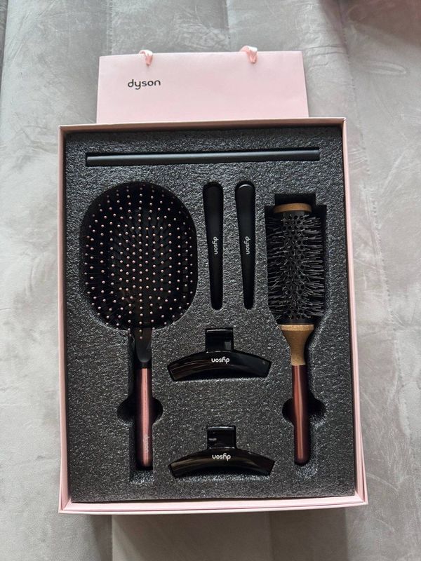 Dyson taroq 7/1 Original Birinchi qo'l Dyson taroq 7/1 Original Birinchi qo'l