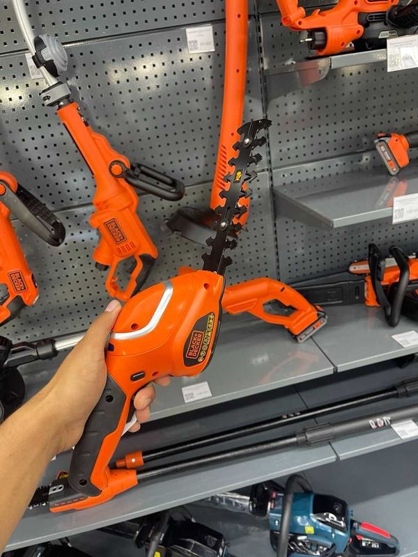 Аккумуляторный кусторез Black & Decker GSL700KIT-QW