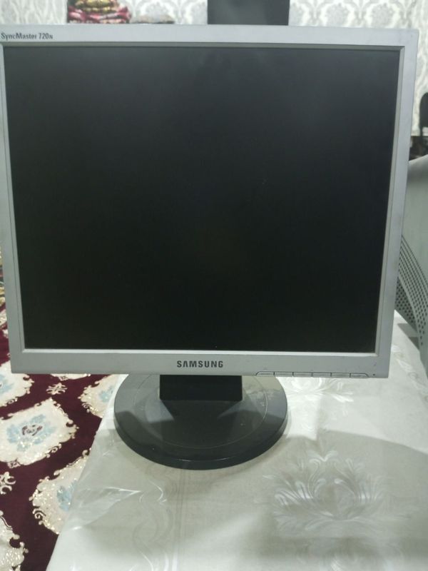 Samsung syn master 720N