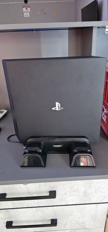 Playstation 4 pro 1000gb