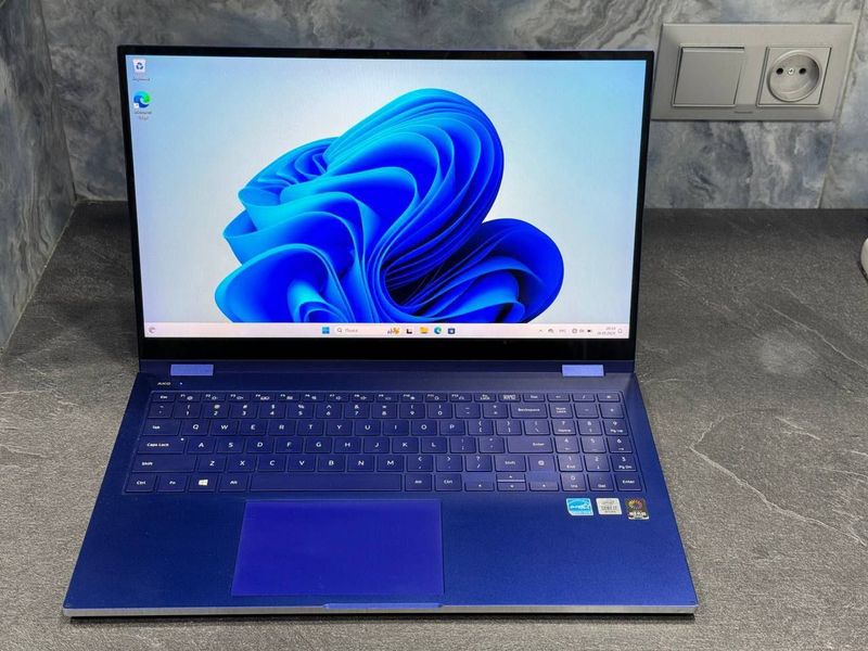 Samsung Galaxy book Flex 15.6 OLED 12/256GB ntel Core i7-1065