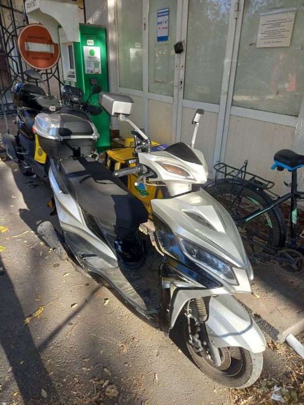 Skuter sotiladi benzinli Skuter sotiladi benzinli